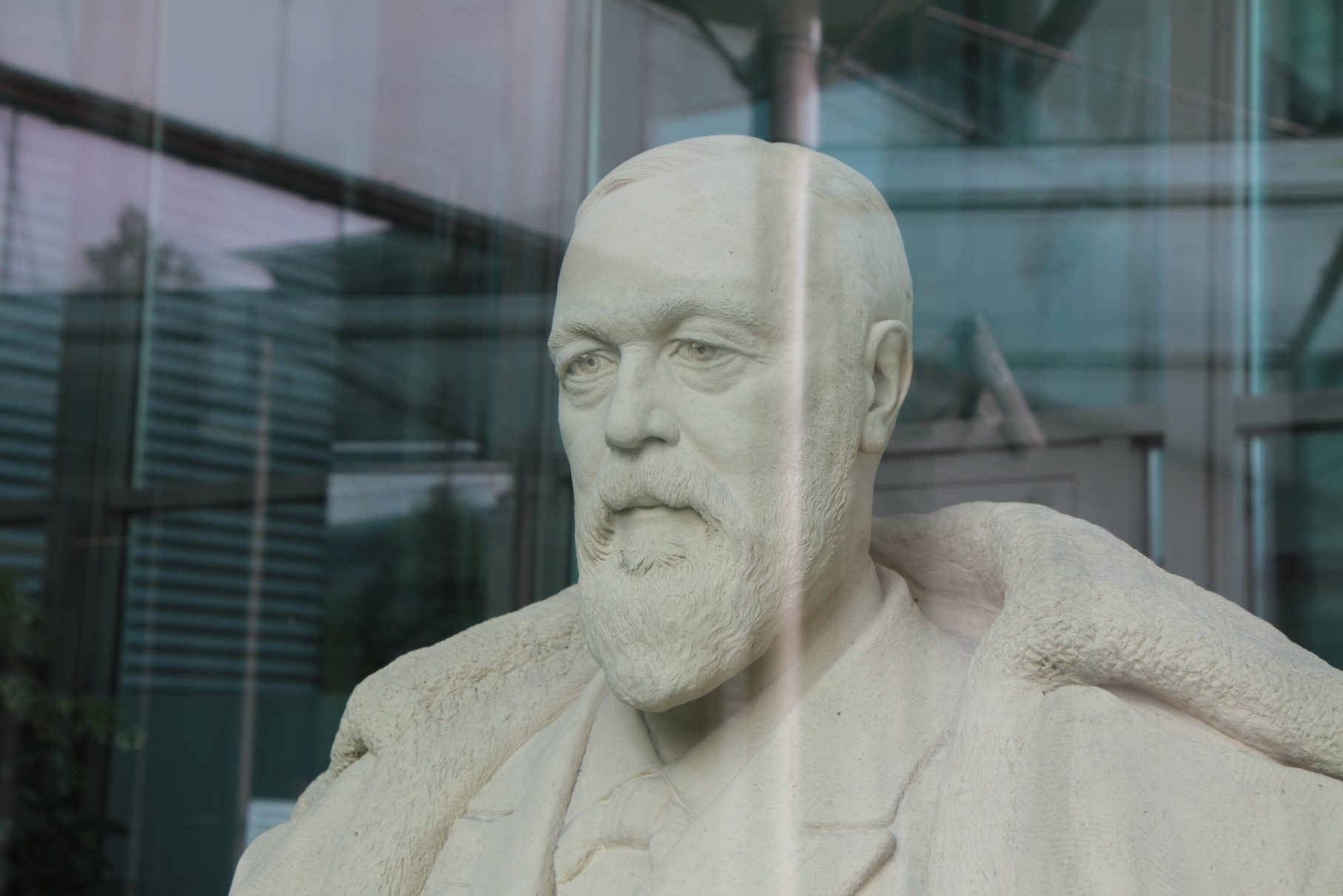 Richard von Krafft-Ebing's terracotta bust, Graz - 03.JPG